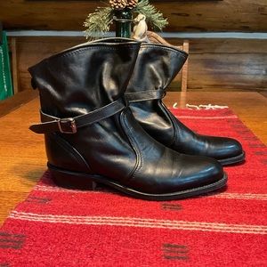 Frye ankle boot. 8 1/2 med.